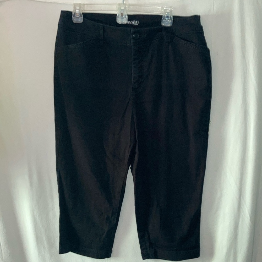 St. John's Bay Black Cropped Pants